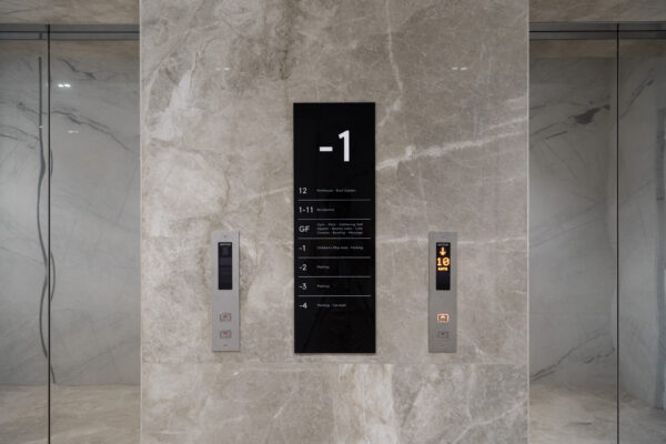 Floor guide sign - Image 3